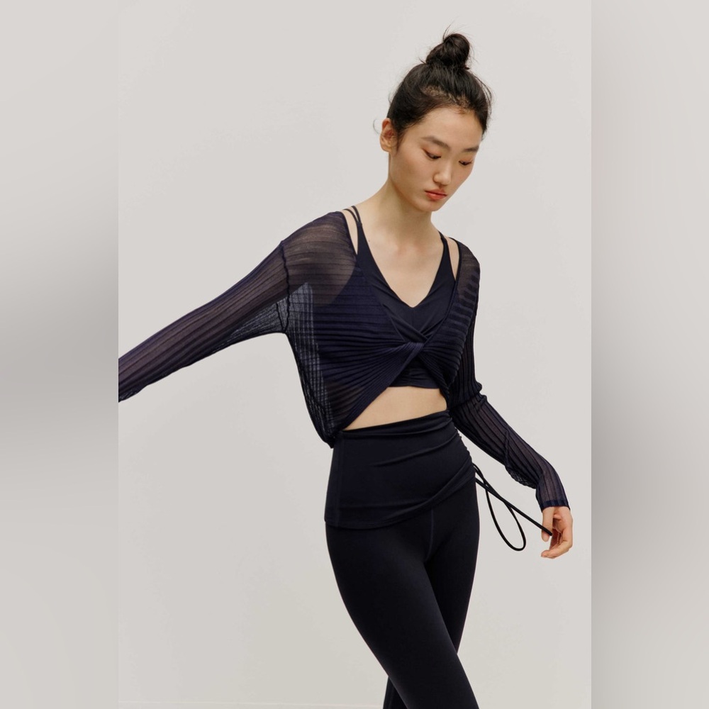 NEIWAI Ballet Knotted Cardigan
(Size XS) Dark blue